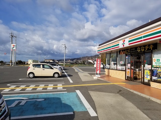 コンビニ　セブンイレブン和歌山平岡店（コンビニ）まで401m
