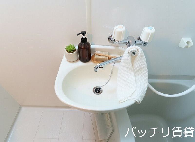 洗面設備　同型タイプの為、現状を優先致します。家具、インテリアはイメー