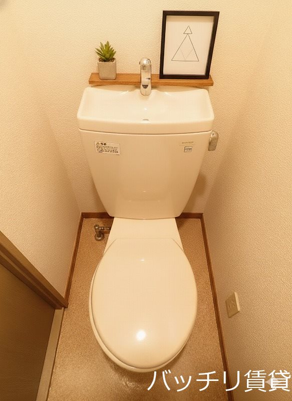 トイレ　同型タイプの為、現状を優先致します。家具、インテリアはイメー