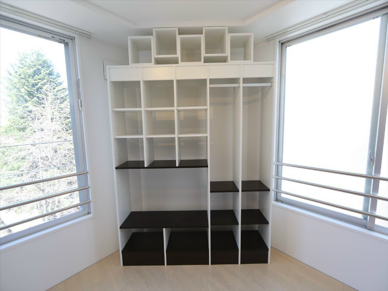 その他　オシャレな棚付き（収納充実してます）