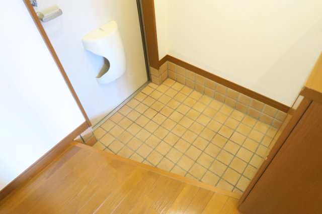 玄関　別号室の参考写真です。