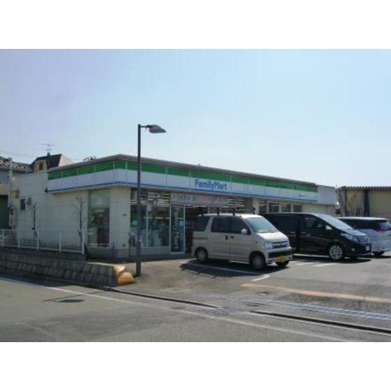 コンビニ　ファミリーマート鎌田水神橋店（コンビニ）まで828m