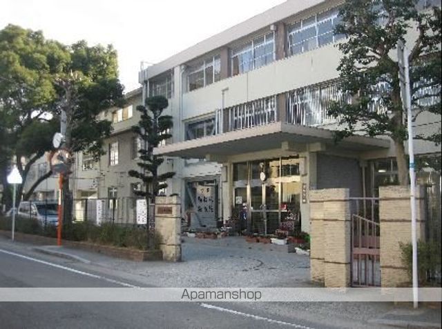 中学校　春吉中学校（中学校）まで200m