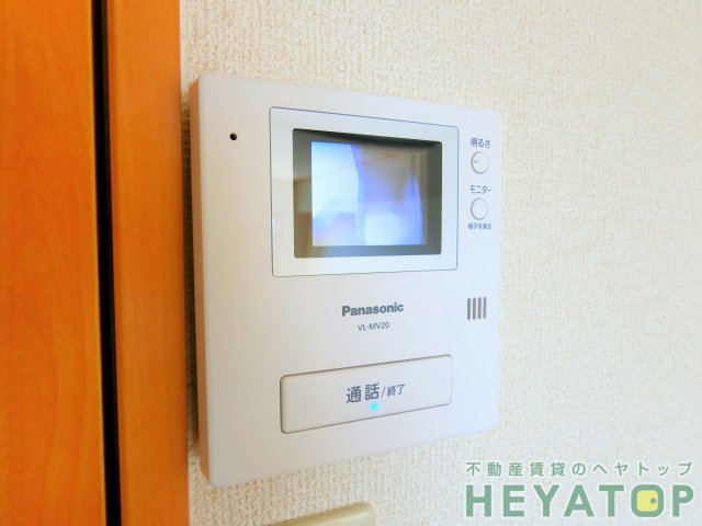 セキュリティ　不意の訪問もモニター付きドアホンで安心確認