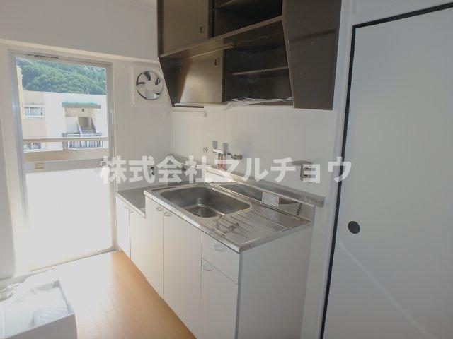 キッチン　コンパクトなキッチンで掃除もラクラク