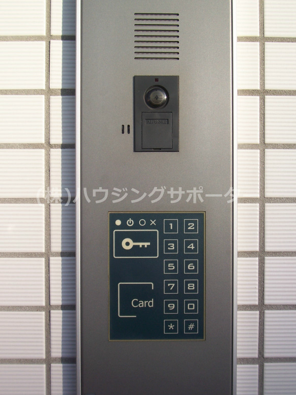 セキュリティ　何と、玄関はカードキーです。ホテルの様ですね。