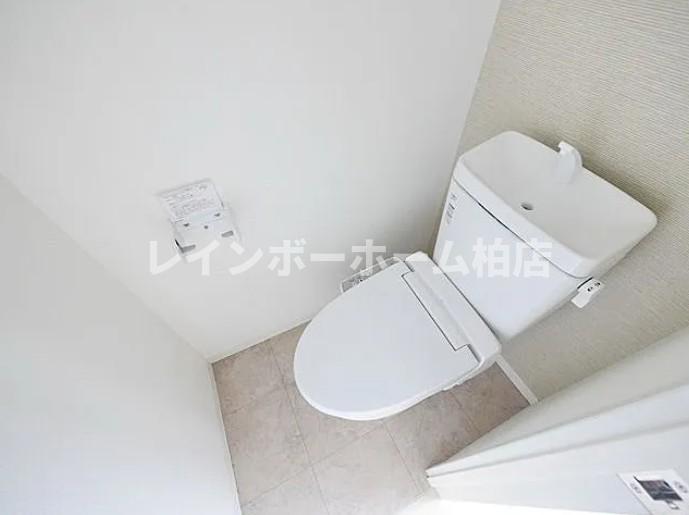 トイレ　温水洗浄便座です
