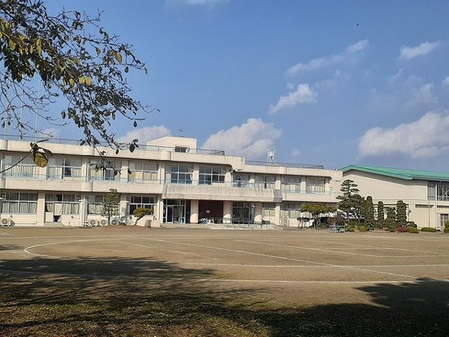 小学校　登米市立加賀野小学校（小学校）まで800m