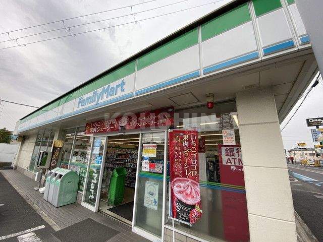 コンビニ　ファミリーマート（コンビニ）まで587m
