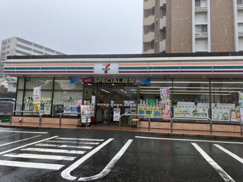コンビニ　セブンイレブン 八幡桃園公園前店（コンビニ）まで611m