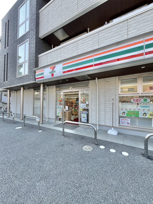 コンビニ　セブンイレブン（コンビニ）まで400m