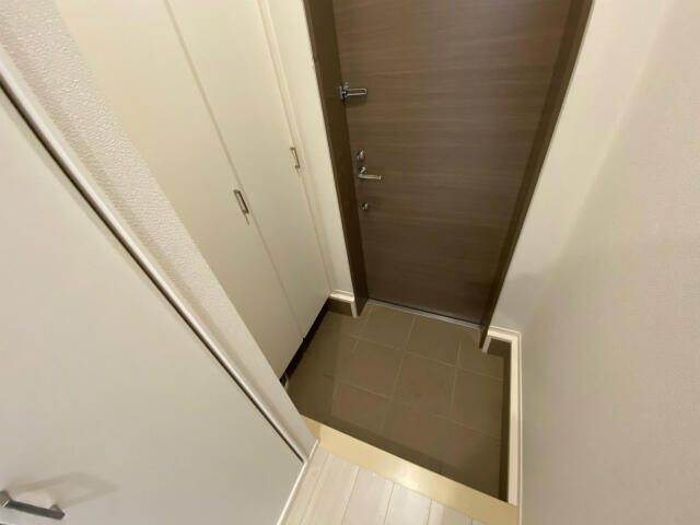 玄関　玄関収納あります