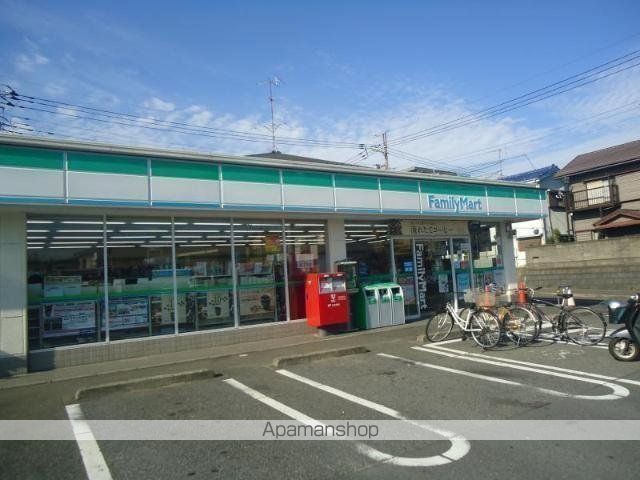 コンビニ　ファミリーマート（コンビニ）まで733m
