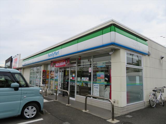 コンビニ　ファミリーマート龍ヶ崎久保台店（コンビニ）まで420m