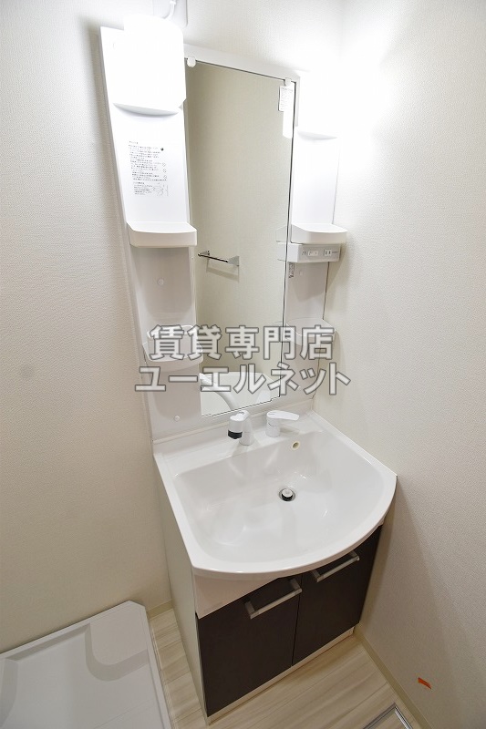 洗面設備　シャワー付洗面台