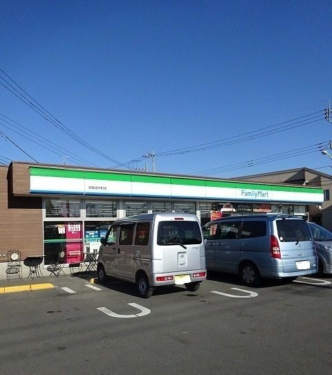 コンビニ　ファミリーマート（コンビニ）まで400m