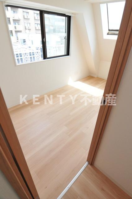 その他部屋・スペース　落ち着いて過ごせるお部屋なので、寝室にいかがでしょうか