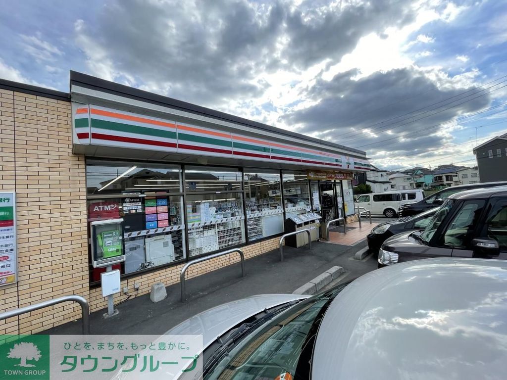 コンビニ　セブンイレブン（コンビニ）まで850m
