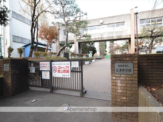 中学校　相模原市立上溝中学校（中学校）まで812m
