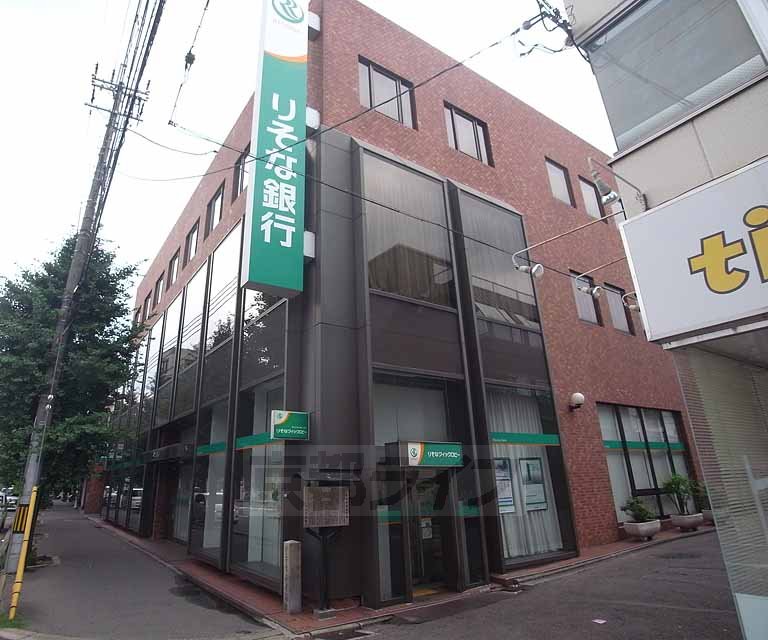 銀行　りそな銀行 千本支店（銀行）まで482m