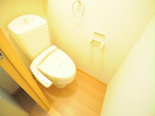 トイレ　温水便座付きのキレイなトイレです
