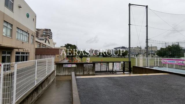 小学校　富士見市立つるせ台小学校（小学校）まで579m