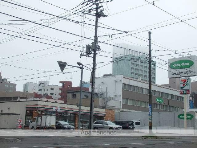 コンビニ　セブンイレブン（コンビニ）まで246m