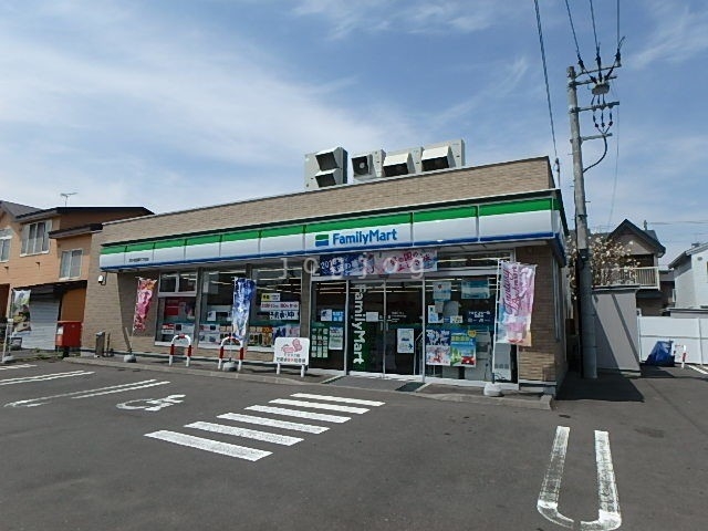 コンビニ　ファミリーマート苫小牧日新5丁目店（コンビニ）まで654m