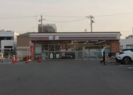 コンビニ　セブンイレブン 名古屋上飯田北町店（コンビニ）まで401m