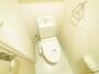 トイレ　落ち着いた色調のトイレです
