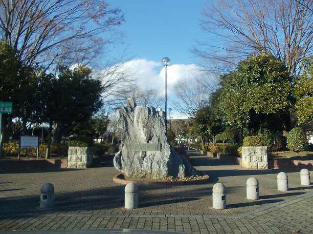 警察署・交番　中央公園（警察署・交番）まで700m