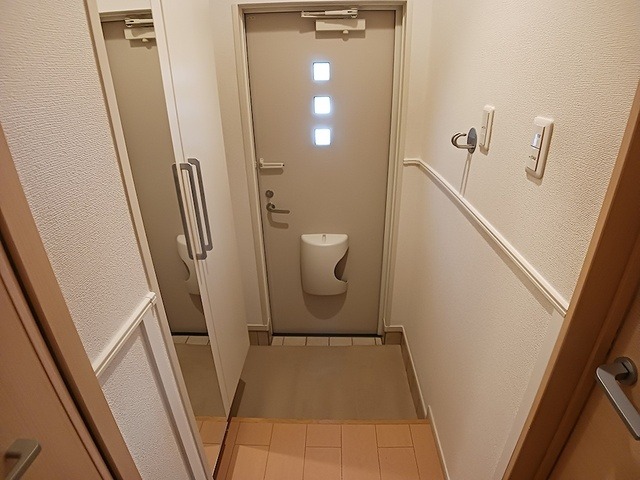 玄関　設備