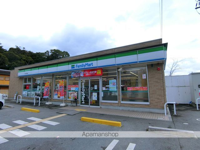 コンビニ　ファミリーマート（コンビニ）まで402m