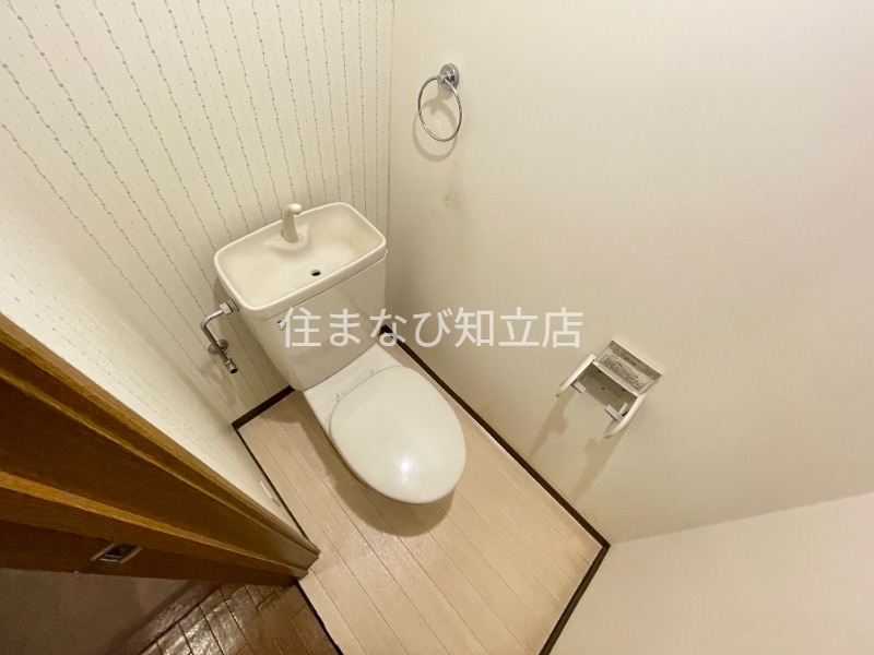 トイレ　改装前（清掃前）／反転