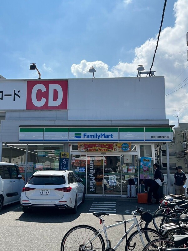 コンビニ　ファミリーマート福岡七隈駅東口店（コンビニ）まで484m