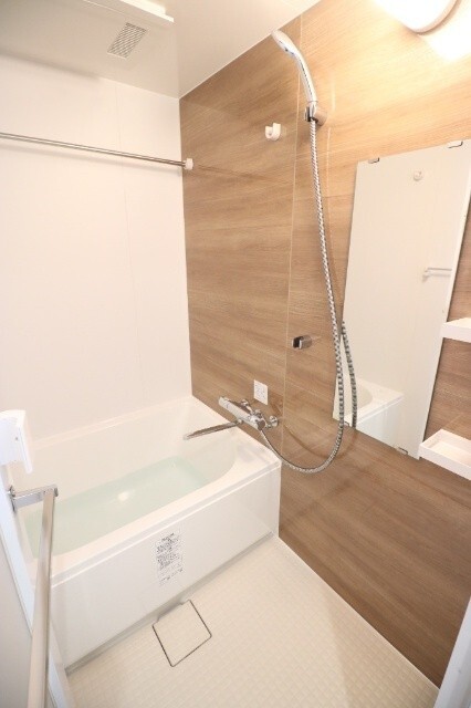 バス・シャワールーム　※別部屋の写真となります。