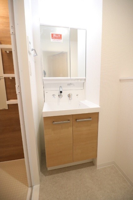 洗面設備　※別部屋の写真となります。
