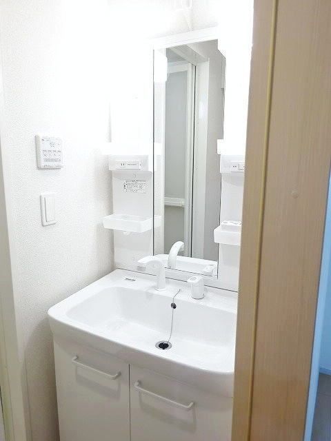 洗面設備　☆シャワー付洗面台☆