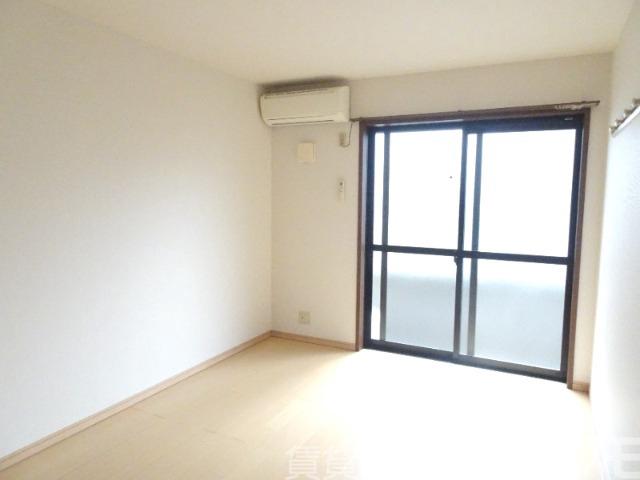 居室・リビング　明るいお部屋です♪