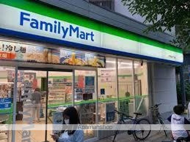 コンビニ　ファミリーマート　江戸堀三丁目店（コンビニ）まで184m