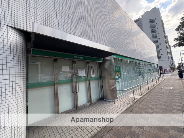 銀行　（株）りそな銀行／大阪駅前支店（銀行）まで1147m