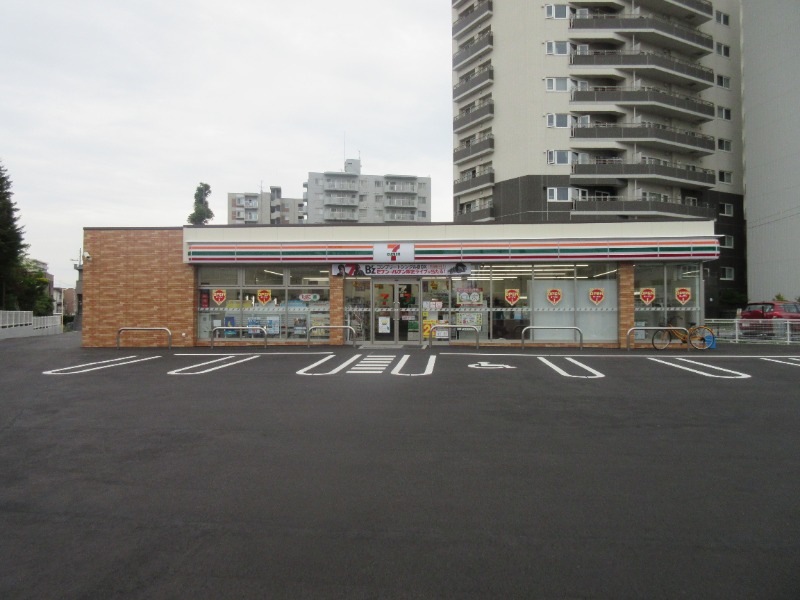 コンビニ　セブンイレブン札幌厚別中央3条店（コンビニ）まで219m