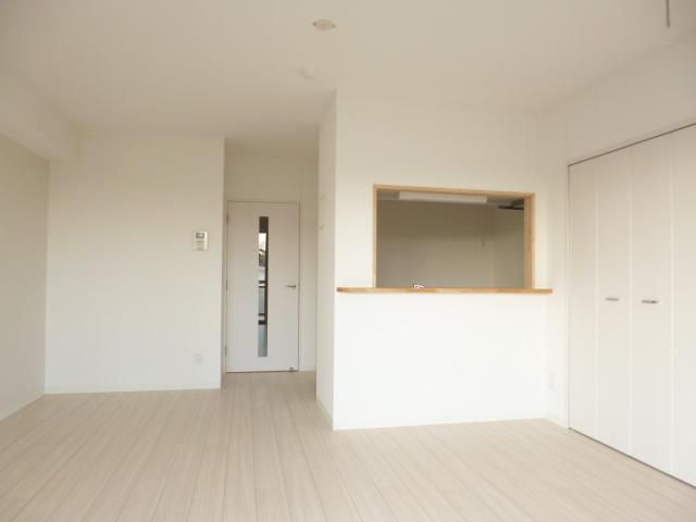 居室・リビング　☆真っ白でおしゃれな空間です☆