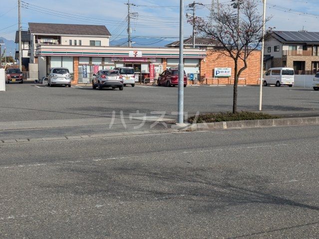 コンビニ　セブンイレブン 増穂長沢新町店（コンビニ）まで1102m