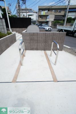 駐車場　バイク置き場