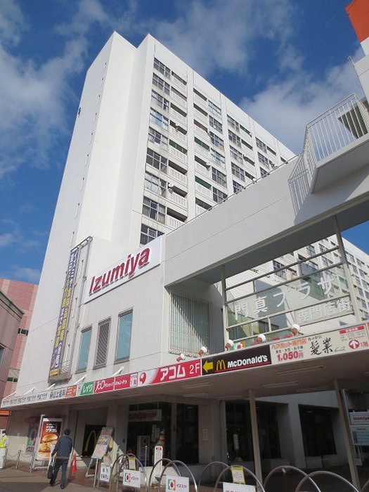 ショッピングセンター　イズミヤ門真店（ショッピングセンター）まで400m