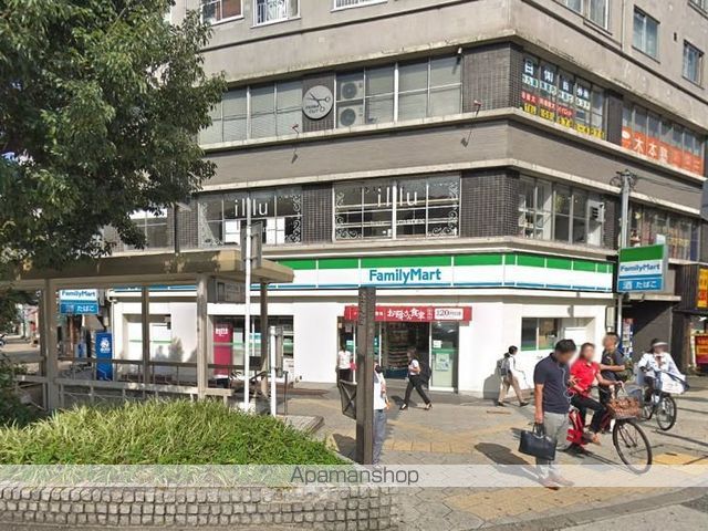 コンビニ　ファミリーマート（コンビニ）まで461m