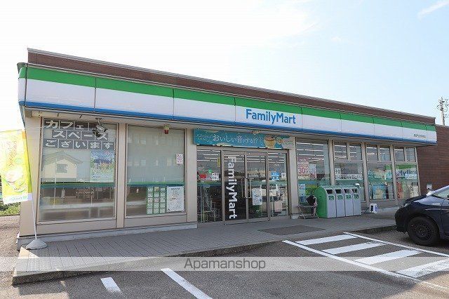 コンビニ　ファミリーマート（コンビニ）まで859m