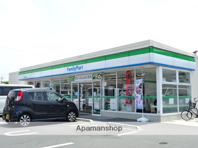 コンビニ　ファミリーマート（コンビニ）まで666m