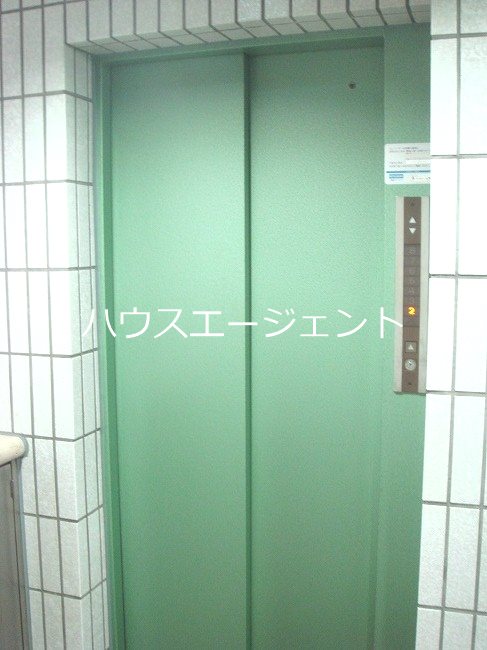 その他共有部分　嬉しいエレベーター付きです。